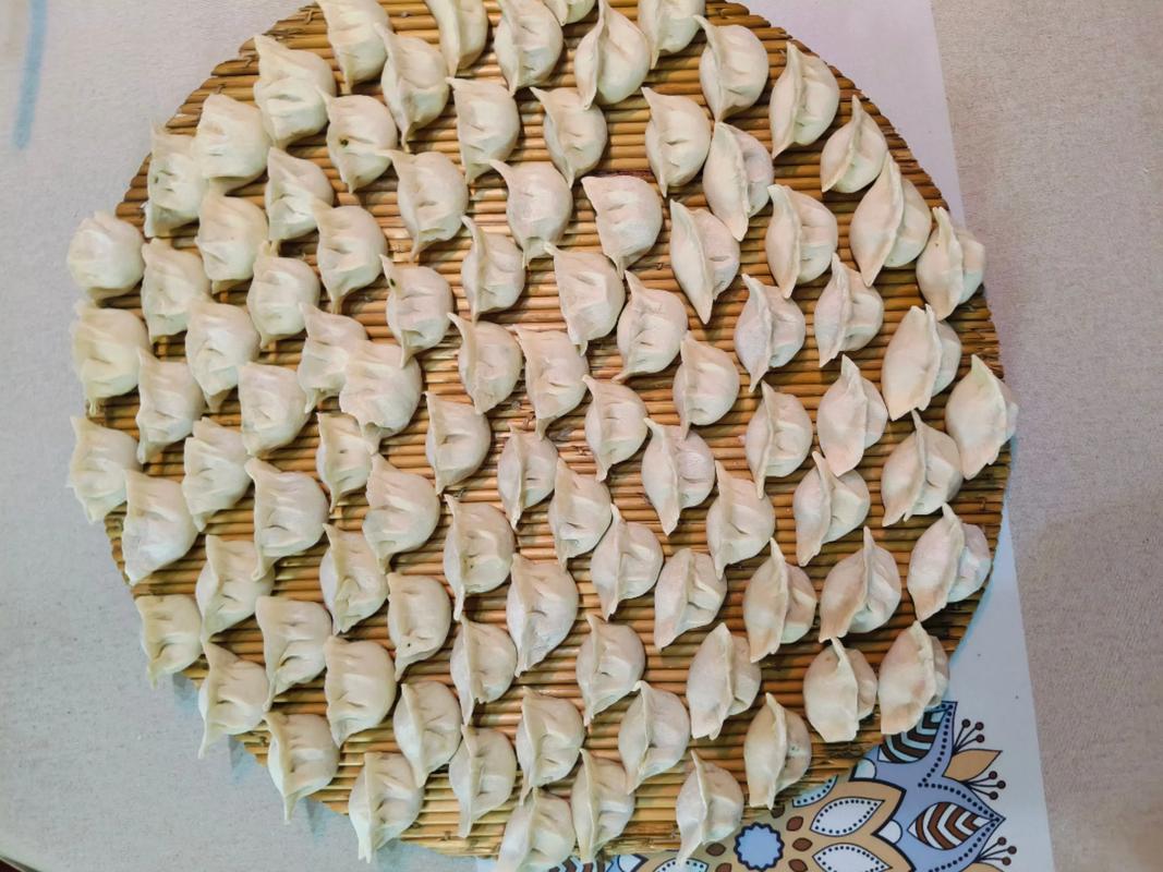 孕期吃荠菜饺子会致敏吗？营养专家详解食用禁忌与注意事项-第2张图片-郑州医学网