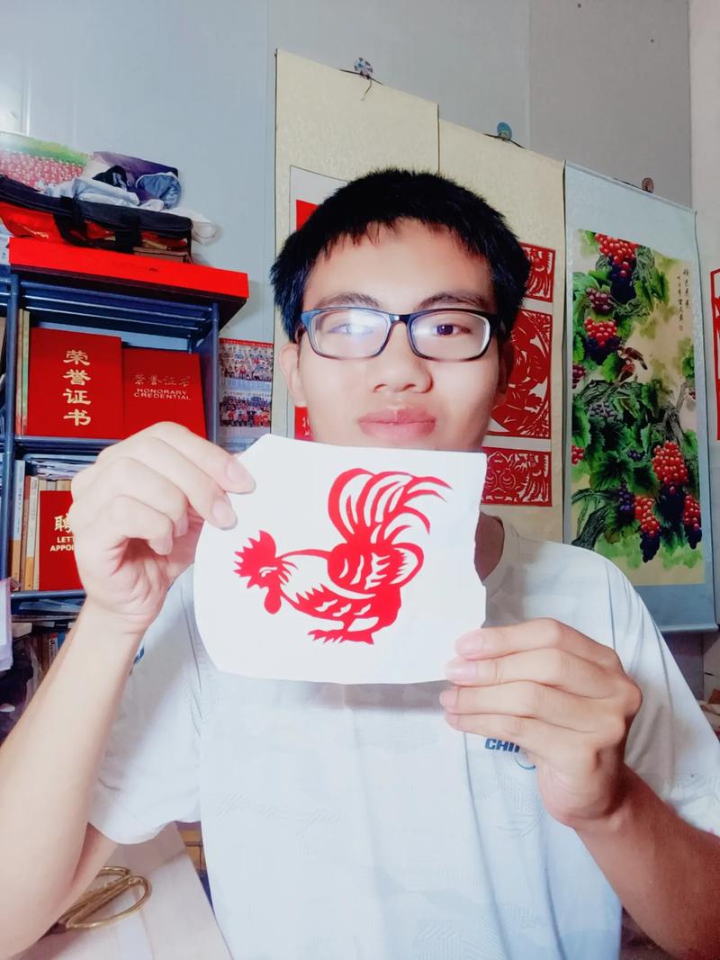 儿童剪纸鸡图片及步骤，新手如何跟着图轻松剪出可爱小鸡？-第2张图片-郑州医学网