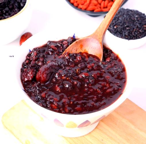 孕期吃红豆黑米粥对胎儿发育有帮助吗？会不会有营养过剩或消化负担的风险？-第1张图片-郑州医学网