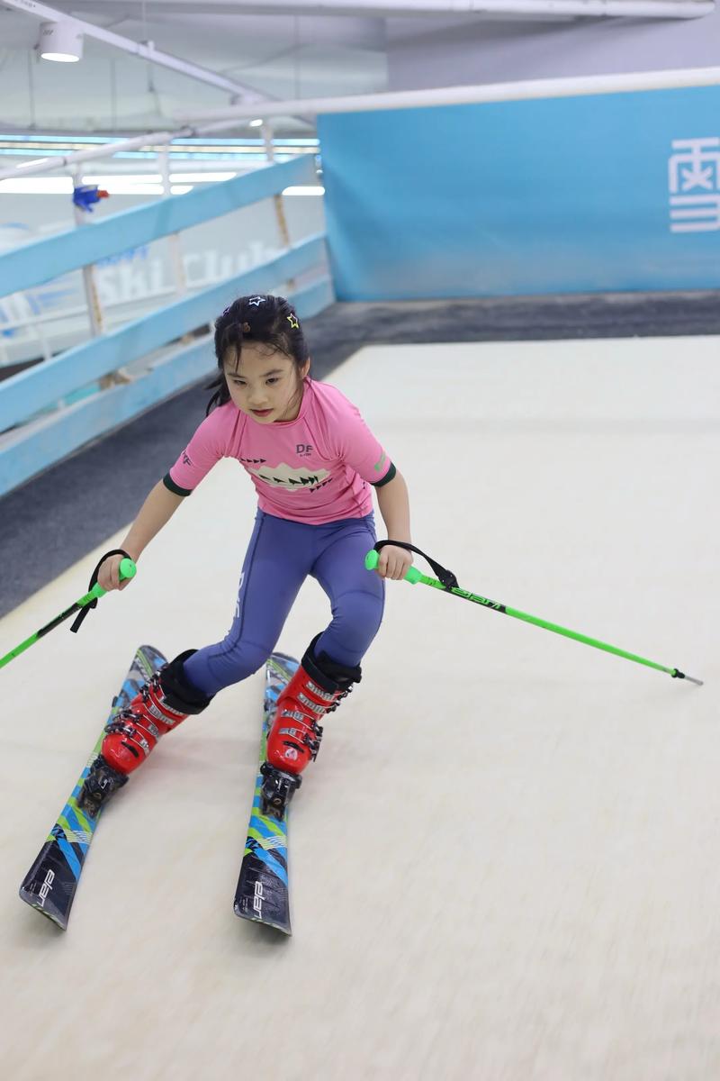 儿童几岁开始学滑冰最合适？过早或过晚学各有哪些影响？-第1张图片-郑州医学网