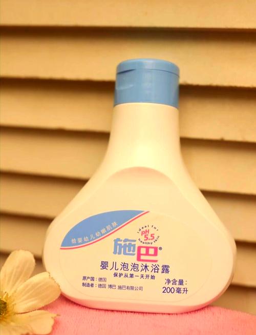 新生儿洗澡时必须用沐浴露吗？选错产品会不会伤害娇嫩肌肤？-第1张图片-郑州医学网