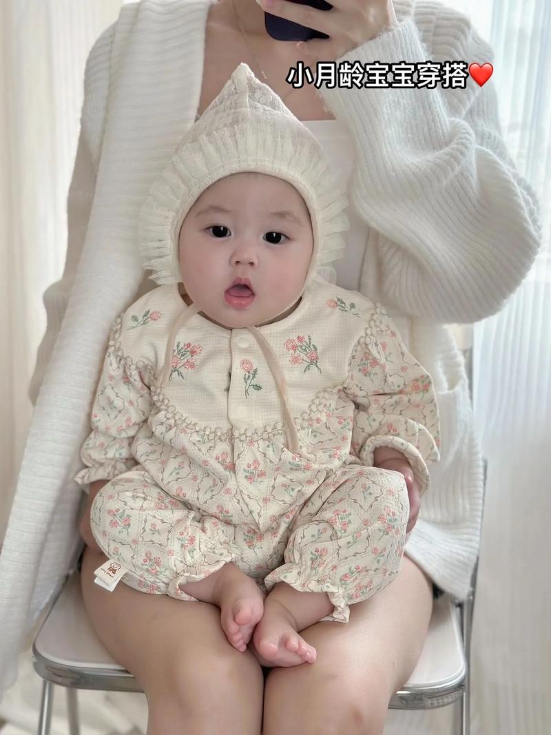 秋天昼夜温差大，新生儿穿衣服到底怎么穿才不会冷也不会热？-第2张图片-郑州医学网