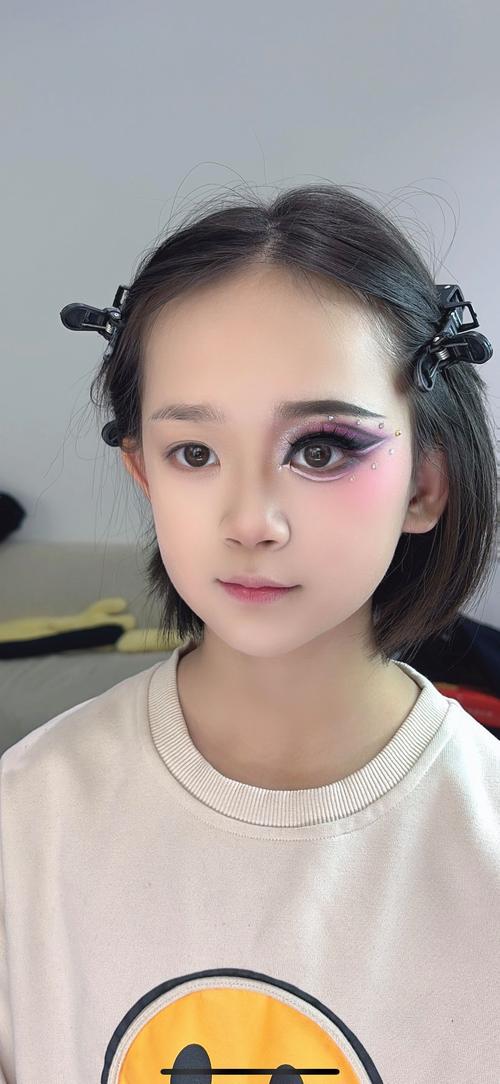 儿童表演妆怎么画图片?新手家长必看步骤与技巧解析!-第1张图片-郑州医学网 儿童表演妆怎么画图片?新手家长必看步骤与技巧解析!-第1张图片-郑州医学网