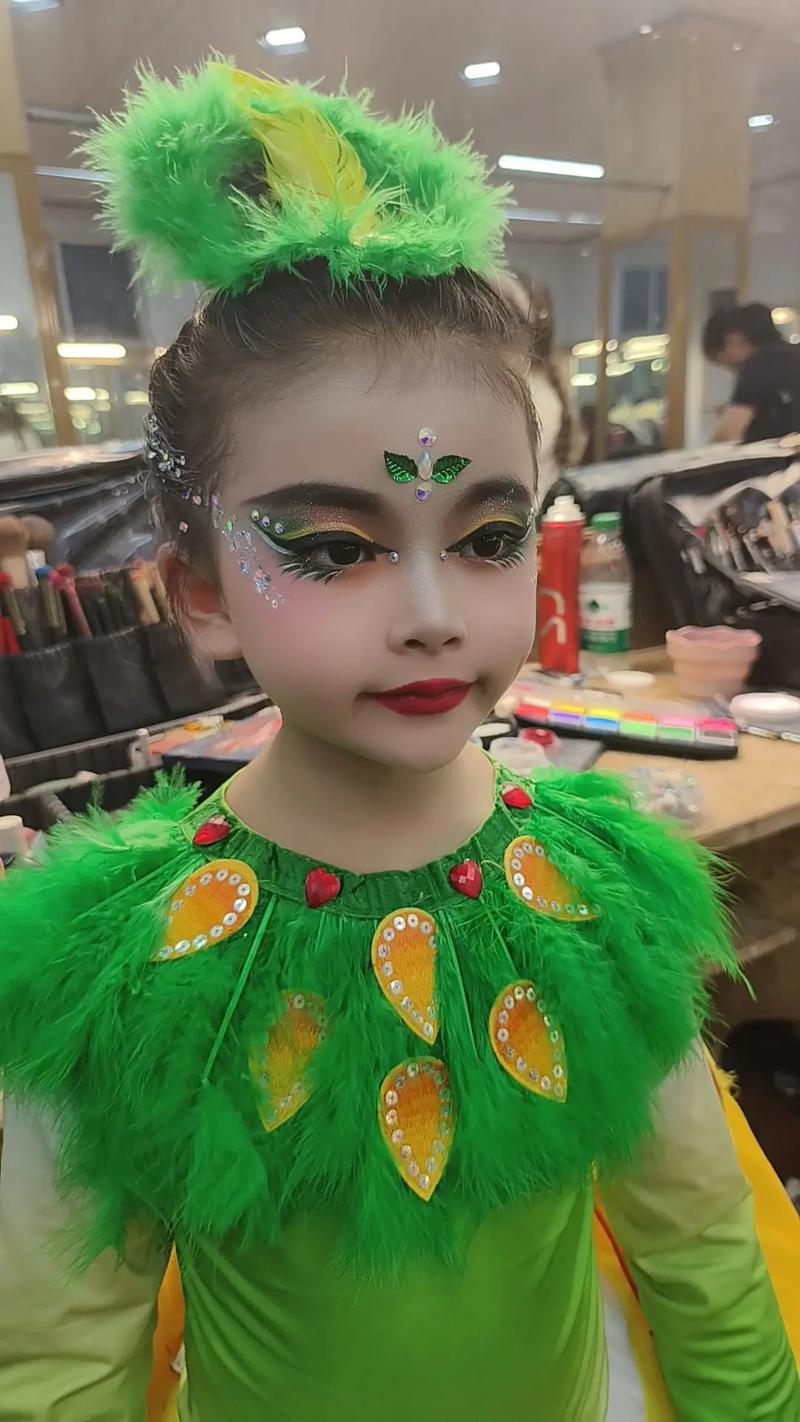 儿童表演妆怎么画图片？新手家长必看步骤与技巧解析！-第2张图片-郑州医学网