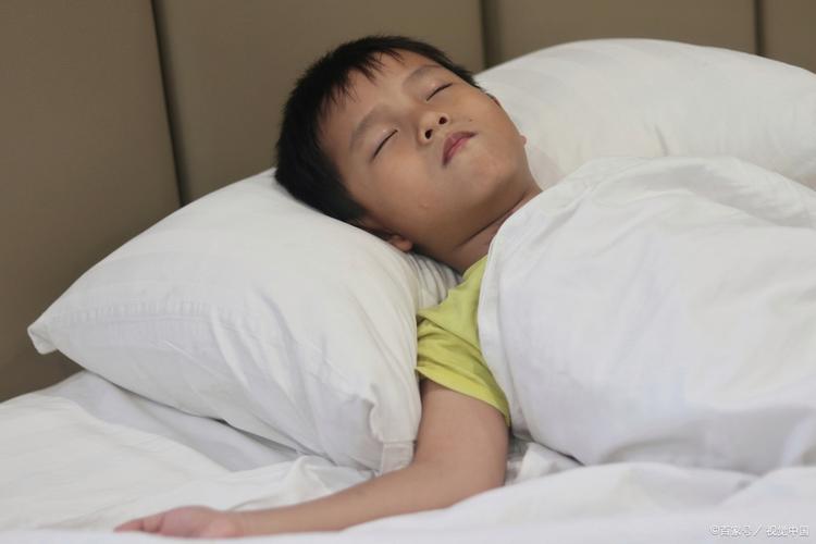 儿童睡觉时身体频繁抖动,是缺钙还是神经系统在发育?-第3张图片-郑州医学网 儿童睡觉时身体频繁抖动,是缺钙还是神经系统在发育?-第3张图片-郑州医学网