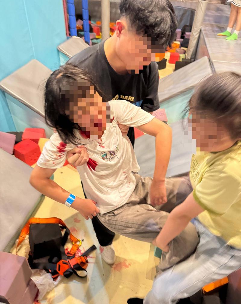 天津商场儿童坠楼视频频发,究竟哪些安全漏洞在威胁孩子生命?-第3张图片-郑州医学网 天津商场儿童坠楼视频频发,究竟哪些安全漏洞在威胁孩子生命?-第3张图片-郑州医学网