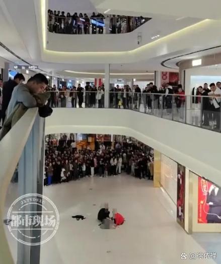 天津商场儿童坠楼视频频发,究竟哪些安全漏洞在威胁孩子生命?-第2张图片-郑州医学网 天津商场儿童坠楼视频频发,究竟哪些安全漏洞在威胁孩子生命?-第2张图片-郑州医学网