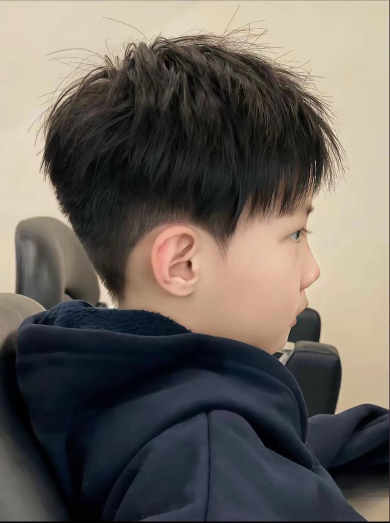 男士儿童短发理发视频，适合不同脸型的修剪技巧有哪些？-第2张图片-郑州医学网