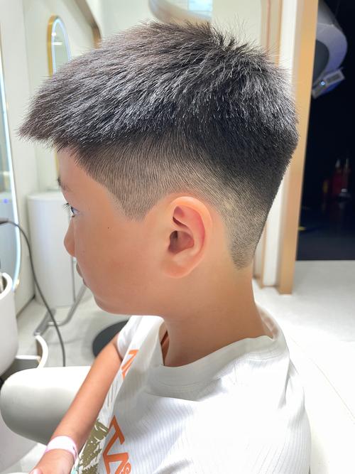 男士儿童短发理发视频，适合不同脸型的修剪技巧有哪些？-第1张图片-郑州医学网