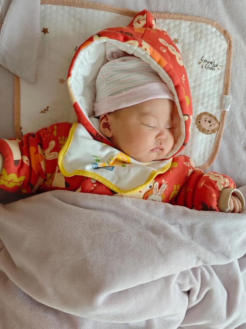 新生儿 吃饱 睡多久-第2张图片-郑州医学网