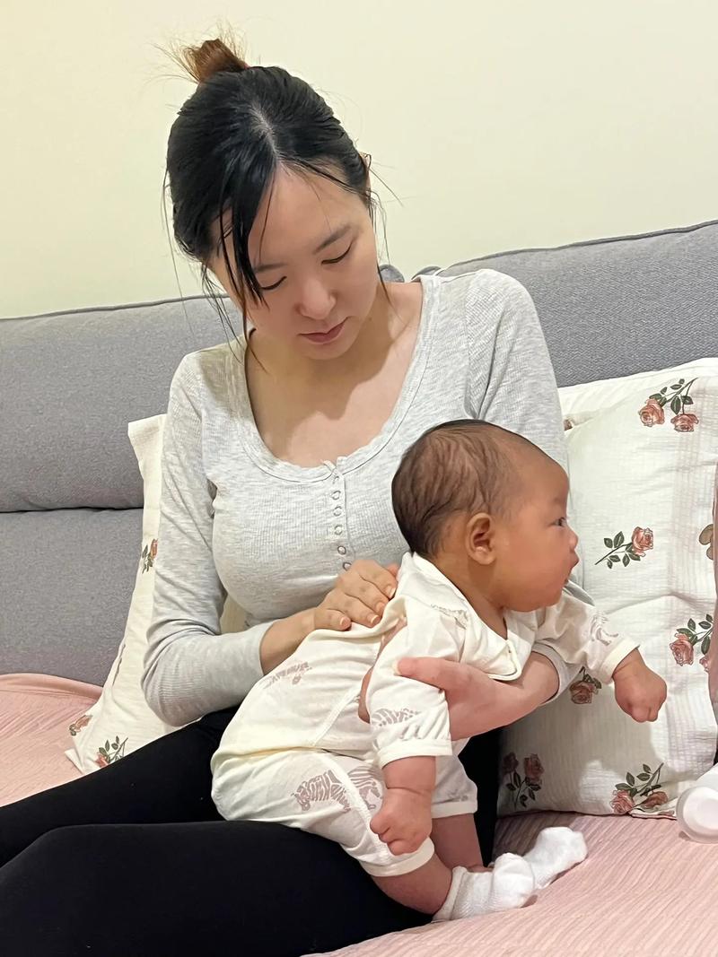 新生儿拍嗝总拍不出来，是姿势不对还是另有隐情？-第1张图片-郑州医学网