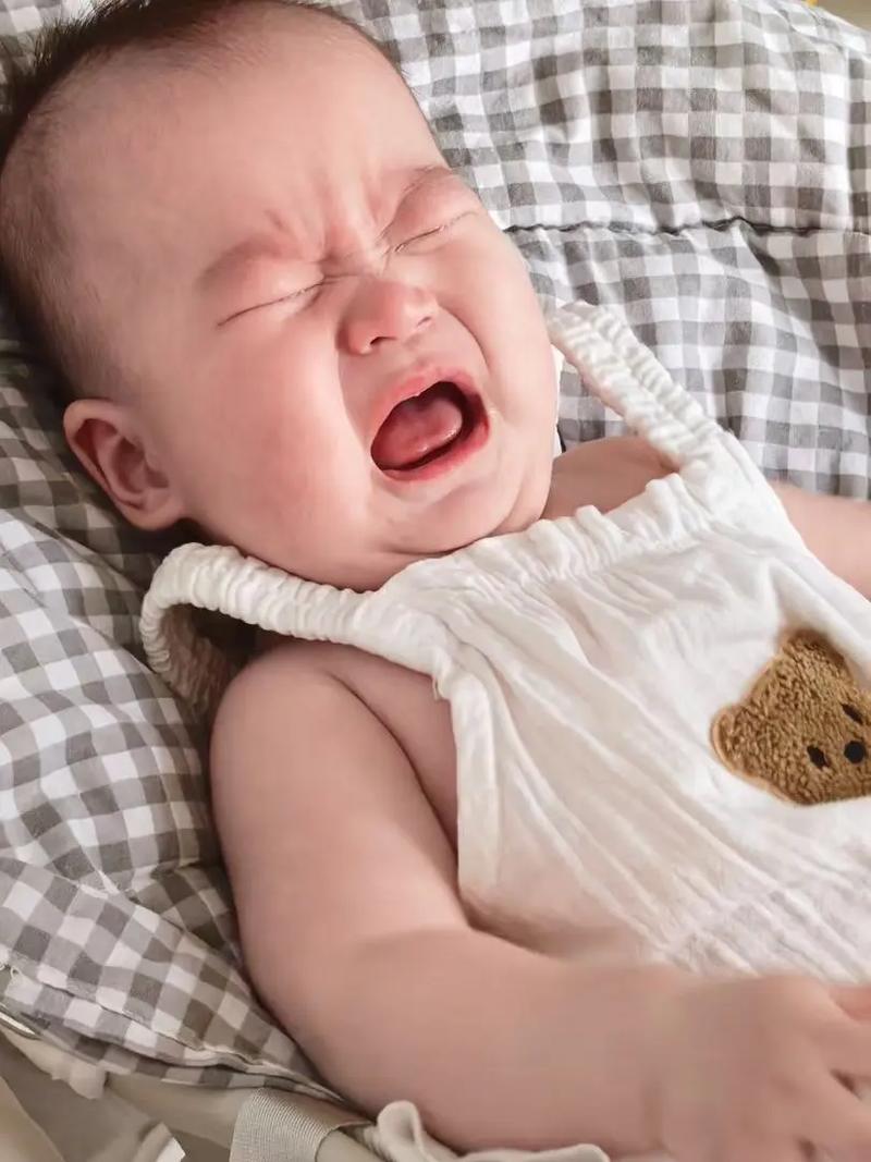 新生儿第二天总是哭闹，是正常生理需求还是身体不适的信号？-第1张图片-郑州医学网
