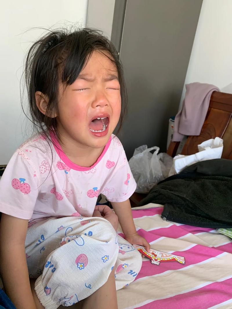 新生儿第二天总是哭闹，是正常生理需求还是身体不适的信号？-第2张图片-郑州医学网