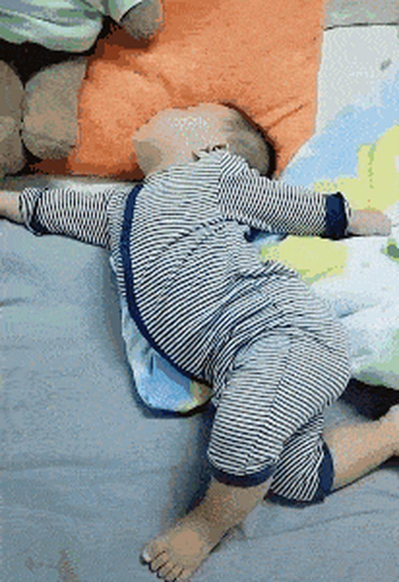 新生儿睡醒一直伸懒腰-第2张图片-郑州医学网