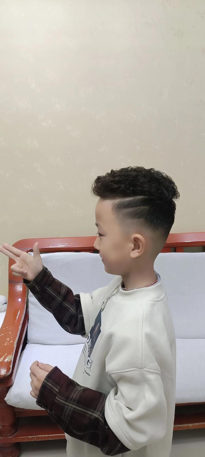 儿童烫发发型图片男潮-第1张图片-郑州医学网 儿童烫发发型图片男潮-第1张图片-郑州医学网