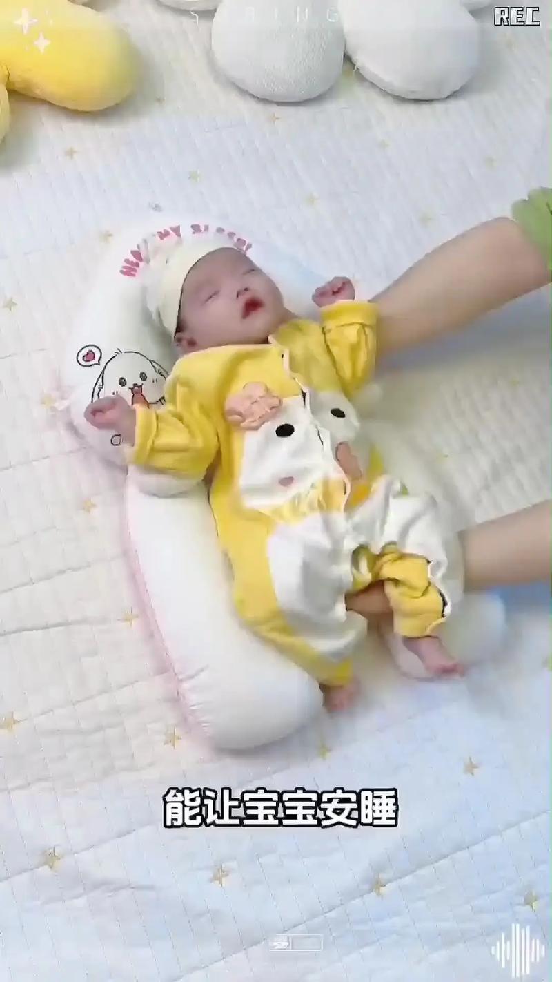 新生儿睡觉总爱偏向一侧，是正常习惯还是隐藏健康问题？-第3张图片-郑州医学网