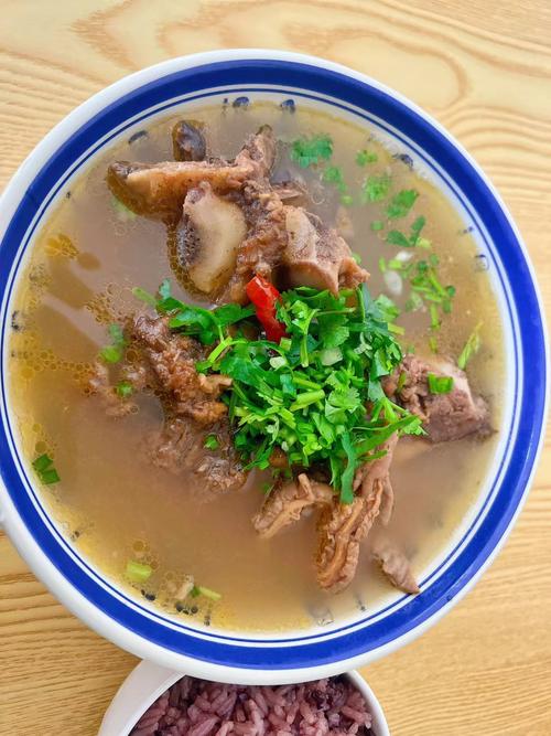 孕期喝牛骨汤，怎样做才能补钙又营养还不油腻？-第2张图片-郑州医学网