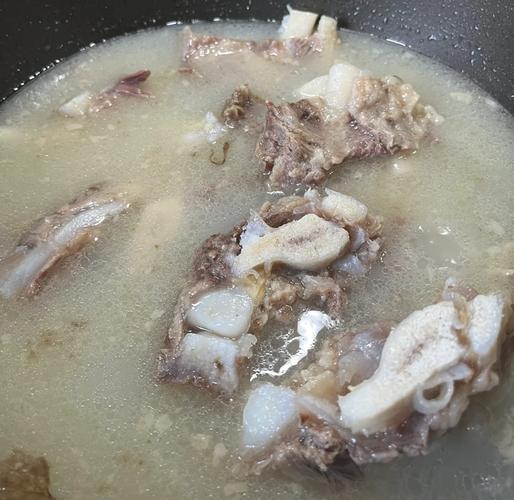 孕期喝牛骨汤，怎样做才能补钙又营养还不油腻？-第1张图片-郑州医学网