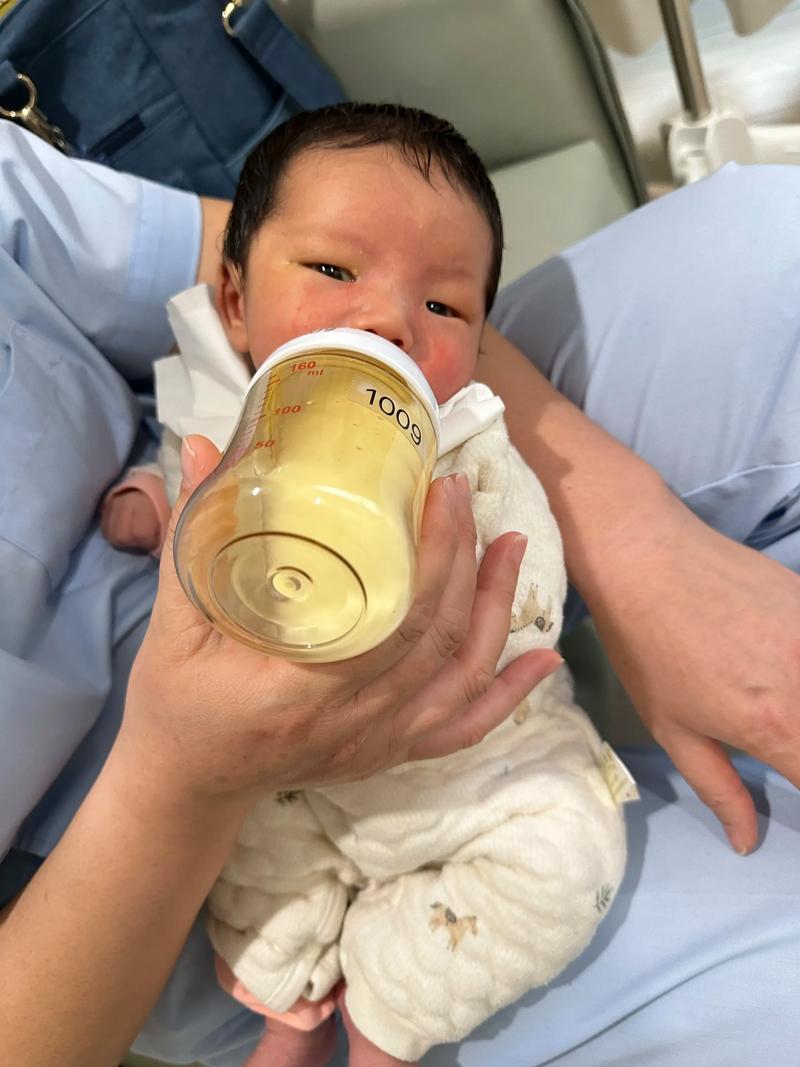 新生儿喝奶时急躁哭闹，是奶嘴流速不对还是身体不舒服？-第1张图片-郑州医学网