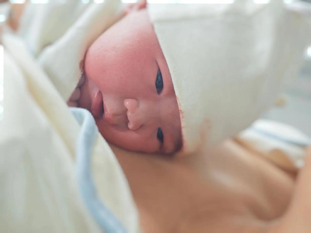 新生儿满月必须做检查吗？这些项目对宝宝发育有多重要？-第2张图片-郑州医学网