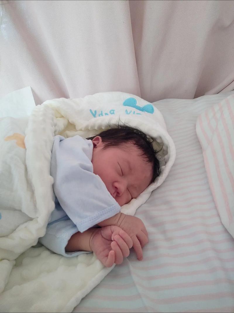 新生儿洗澡后特别能睡，是正常现象还是身体发出的信号？-第2张图片-郑州医学网