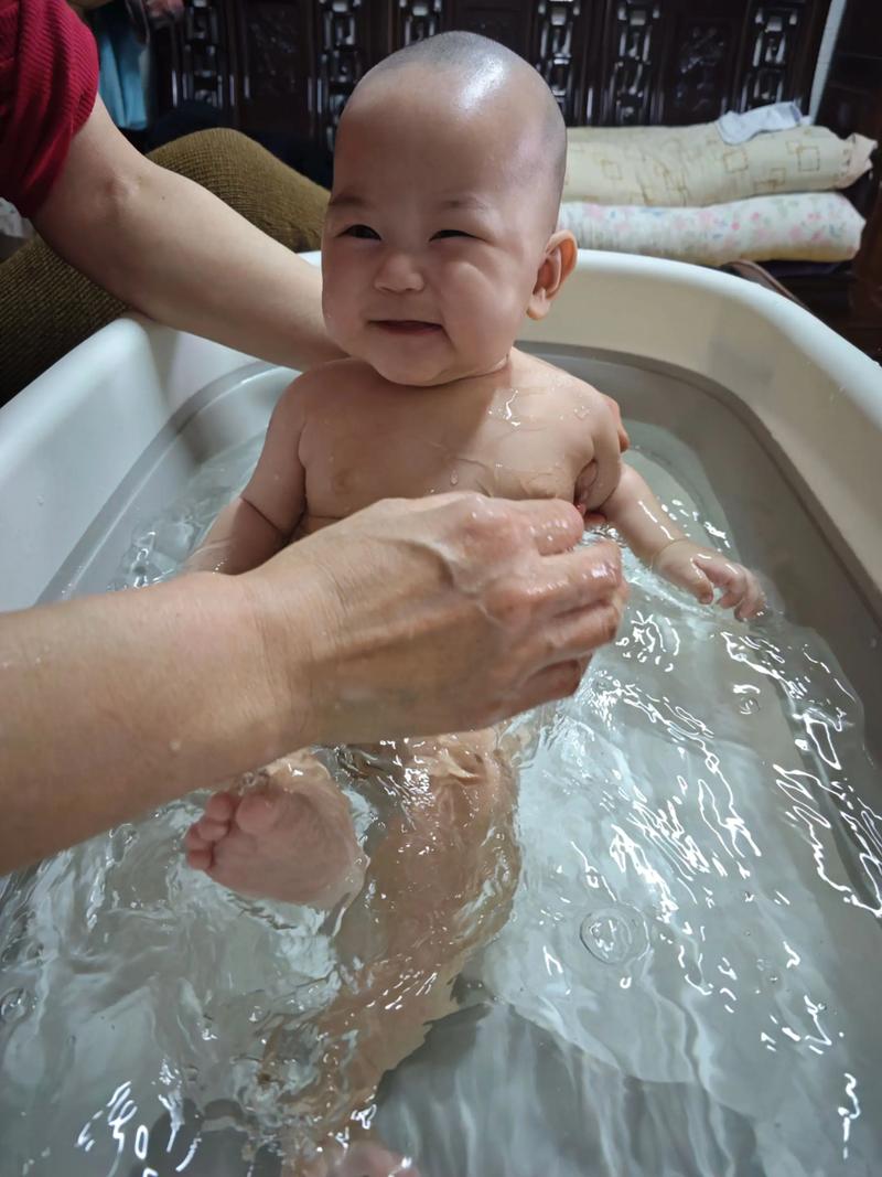 新生儿洗澡后特别能睡，是正常现象还是身体发出的信号？-第3张图片-郑州医学网