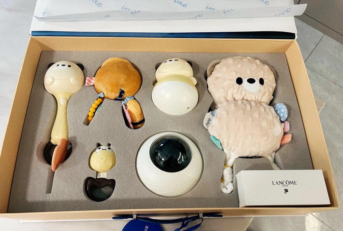 新生儿宝宝送什么礼物既实用又有纪念意义？-第2张图片-郑州医学网