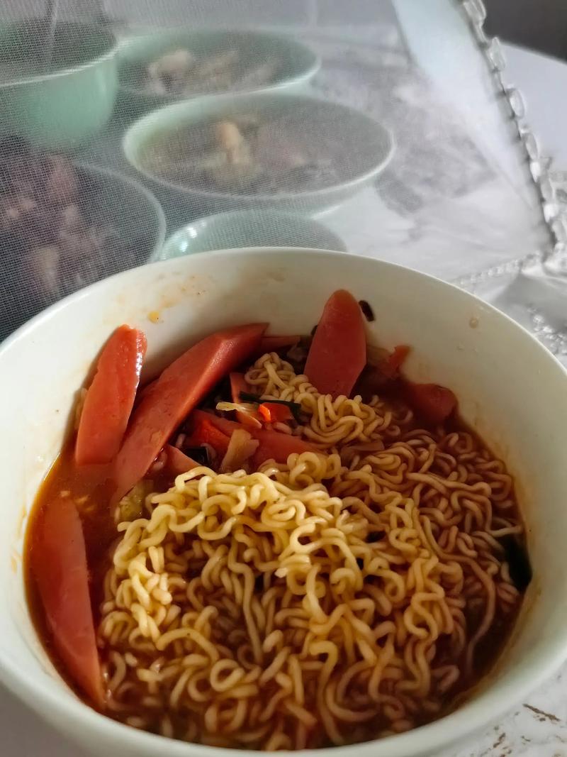 孕期偶尔吃几次方便面，到底会不会对宝宝有影响呢？-第1张图片-郑州医学网