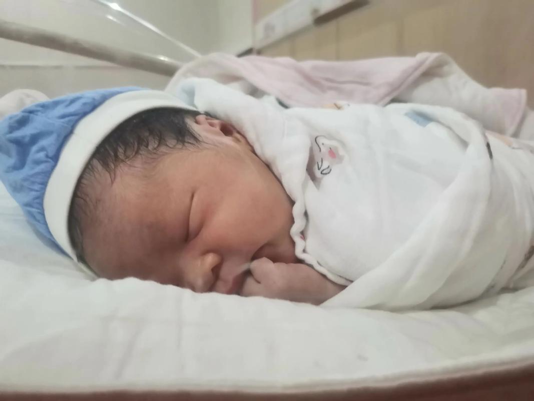 新生儿十天胎粪未排完，是正常生理延迟还是需要警惕的健康信号？-第2张图片-郑州医学网