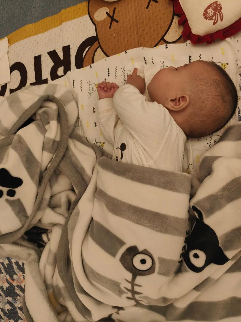 新生儿仰睡时总头歪向一边,是正常现象还是需要干预的信号?-第2张图片-郑州医学网 新生儿仰睡时总头歪向一边,是正常现象还是需要干预的信号?-第2张图片-郑州医学网