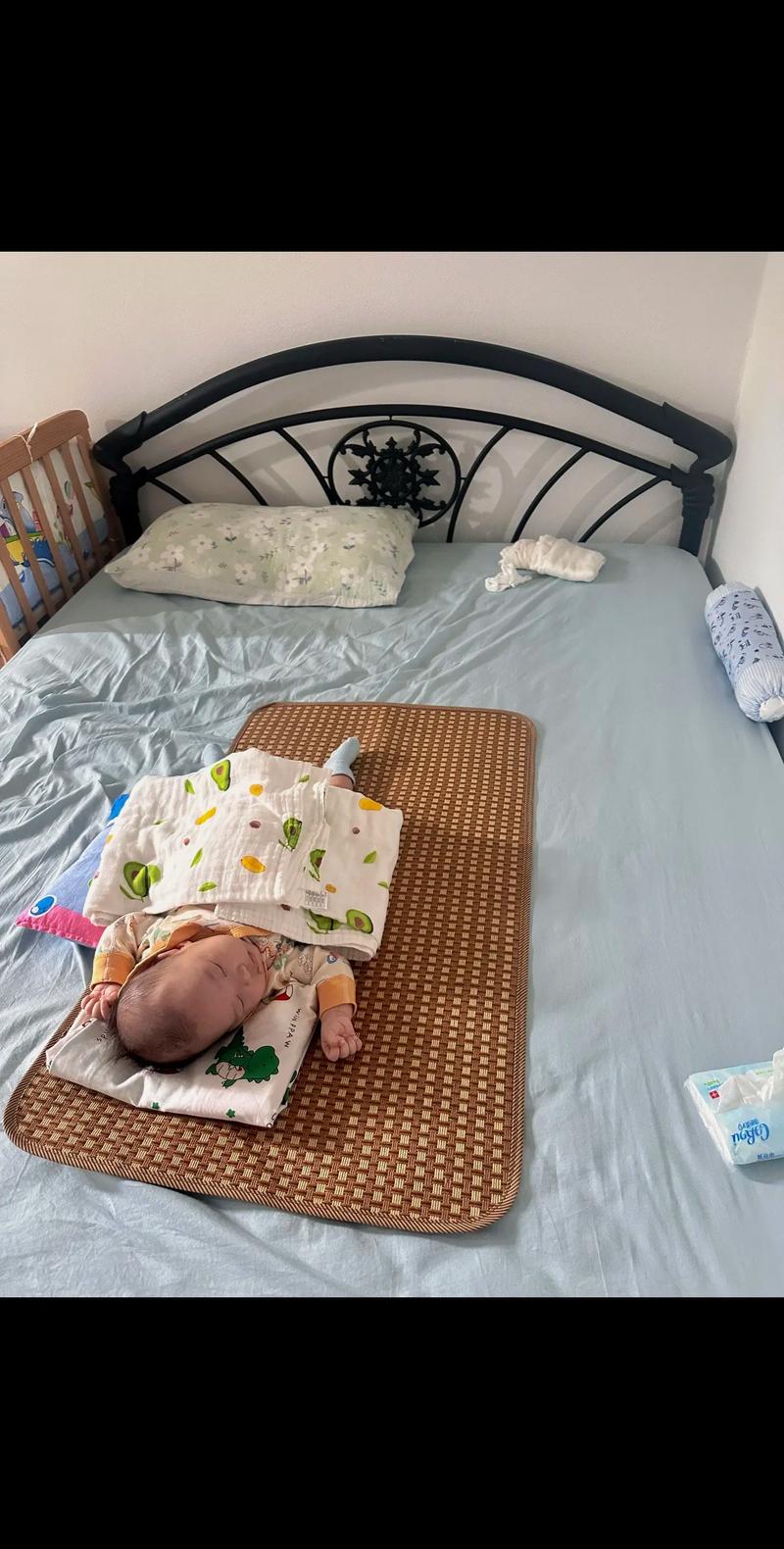 新生儿仰睡时总头歪向一边,是正常现象还是需要干预的信号?-第3张图片-郑州医学网 新生儿仰睡时总头歪向一边,是正常现象还是需要干预的信号?-第3张图片-郑州医学网