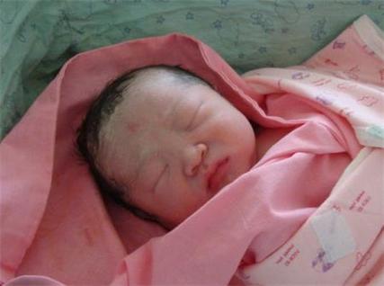 新生儿睡觉时手该不该露出来?捂热or散热到底哪种方式更科学?-第3张图片-郑州医学网 新生儿睡觉时手该不该露出来?捂热or散热到底哪种方式更科学?-第3张图片-郑州医学网