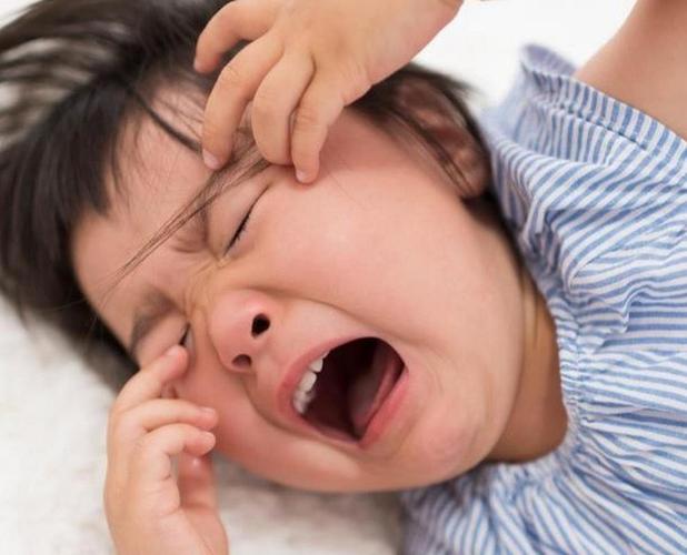 新生儿第一天整夜哭闹，是正常生理反应还是健康预警信号？-第1张图片-郑州医学网