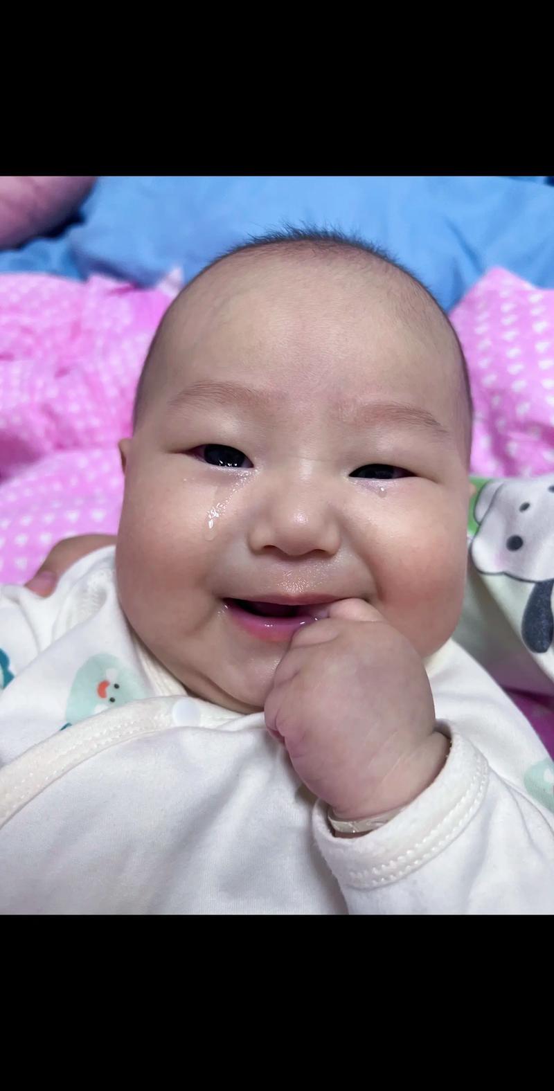 新生儿刚出生就有眼泪，是正常生理现象还是健康预警信号？-第2张图片-郑州医学网