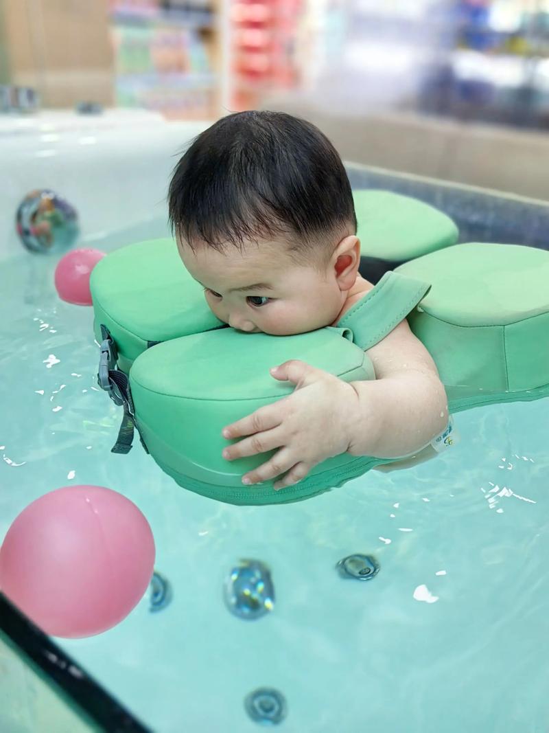 新生儿游泳月龄有讲究？不同阶段游泳益处与风险如何平衡？-第2张图片-郑州医学网