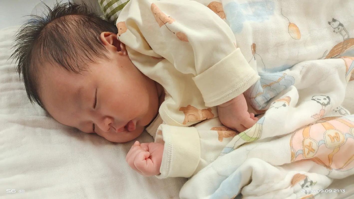 新生儿一晚上哼哼唧唧是不舒服还是正常现象？家长该如何应对？-第1张图片-郑州医学网