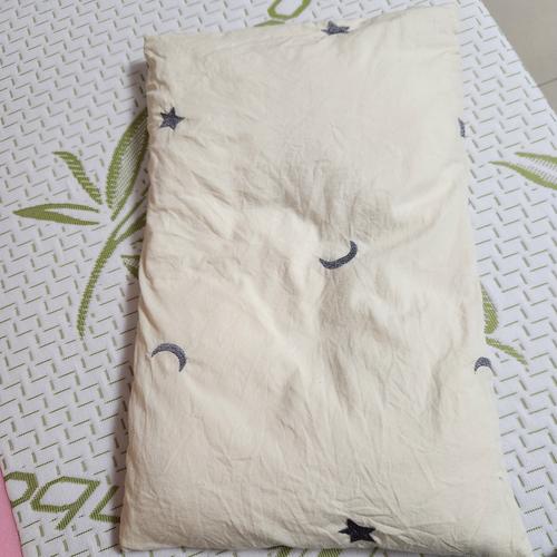 儿童选枕头，高度、材质、软硬度怎么才科学？不同年龄段有啥讲究？-第2张图片-郑州医学网