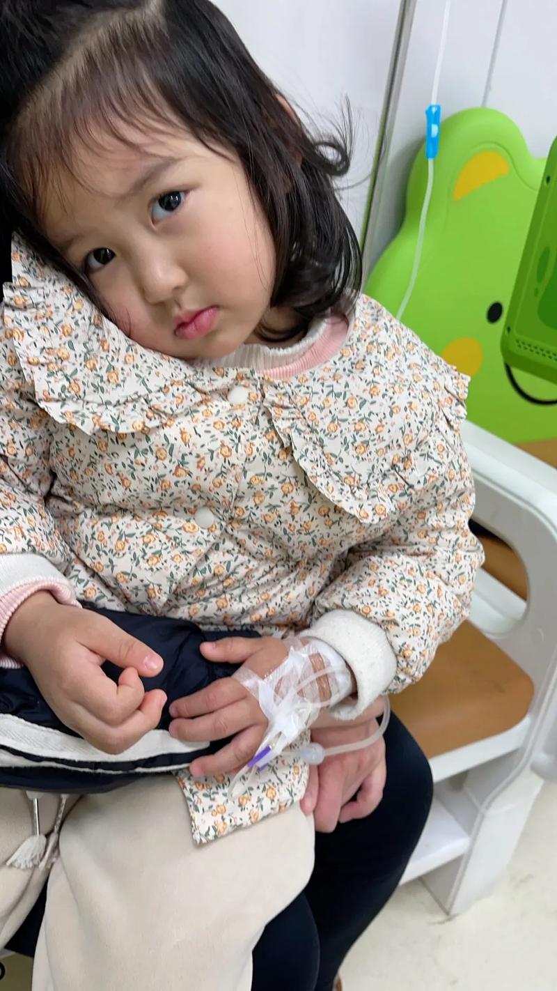 出生仅20天的宝宝突然上吐下泻，究竟是受凉了还是感染了病毒？家长该如何正确应对？-第1张图片-郑州医学网