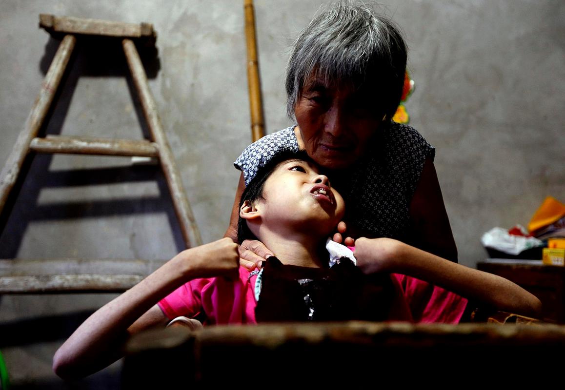 那些留守儿童的感人图片，背后藏着多少不为人知的心酸故事？-第3张图片-郑州医学网