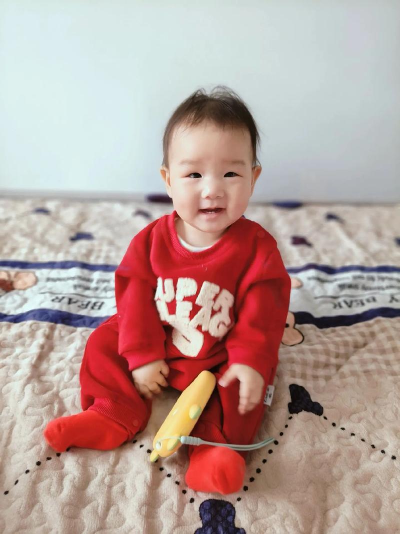 新生儿总是笑是正常现象还是隐藏健康信号？需关注哪些发育细节？-第2张图片-郑州医学网