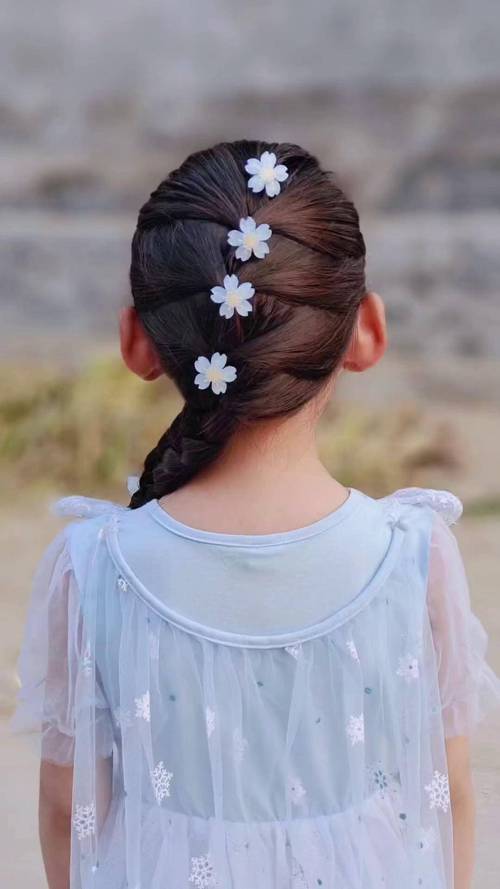 儿童编发教程图解步骤,新手妈妈如何轻松掌握可爱编发造型?-第2张图片-郑州医学网 儿童编发教程图解步骤,新手妈妈如何轻松掌握可爱编发造型?-第2张图片-郑州医学网