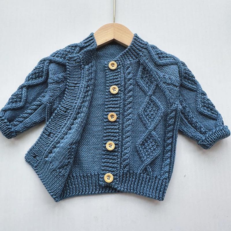 儿童手工编织毛衣图案时，如何兼顾创意与实用性的平衡？-第1张图片-郑州医学网