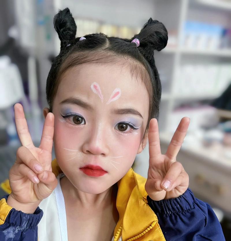 六一儿童节化妆怎么化才能既可爱又安全？适合小宝宝的淡妆技巧有哪些？-第2张图片-郑州医学网
