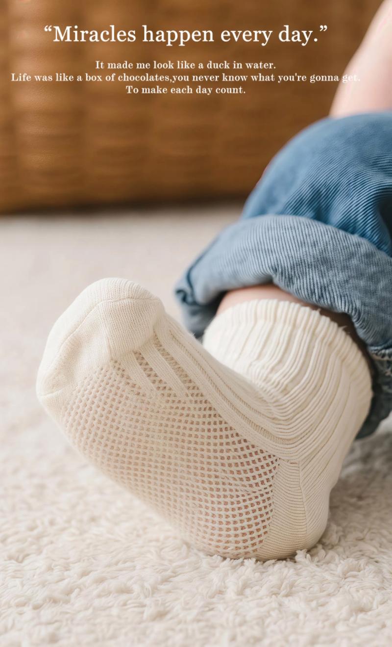 新生儿脚部发育未完善，穿袜子保暖防滑还是阻碍触觉发育？-第2张图片-郑州医学网