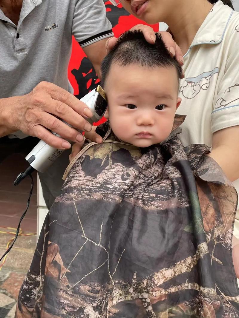 北方新生儿12天剪头是传统习俗还是科学育儿？剪发时机与婴儿健康如何平衡？-第2张图片-郑州医学网