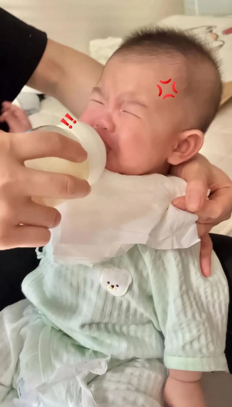 新生儿为何宁愿饿肚子也不愿接受母乳，只对奶瓶情有独钟？-第1张图片-郑州医学网