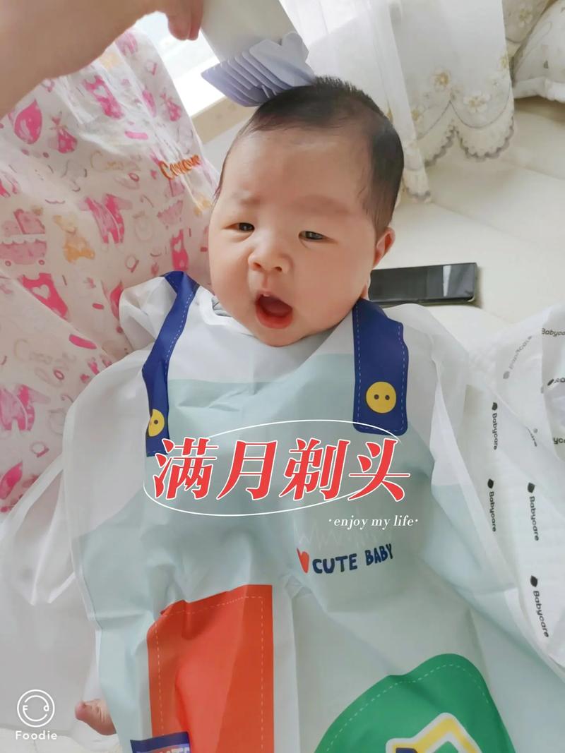 新生儿满月必须剪头发吗？剪与不剪分别有哪些讲究和影响？-第1张图片-郑州医学网