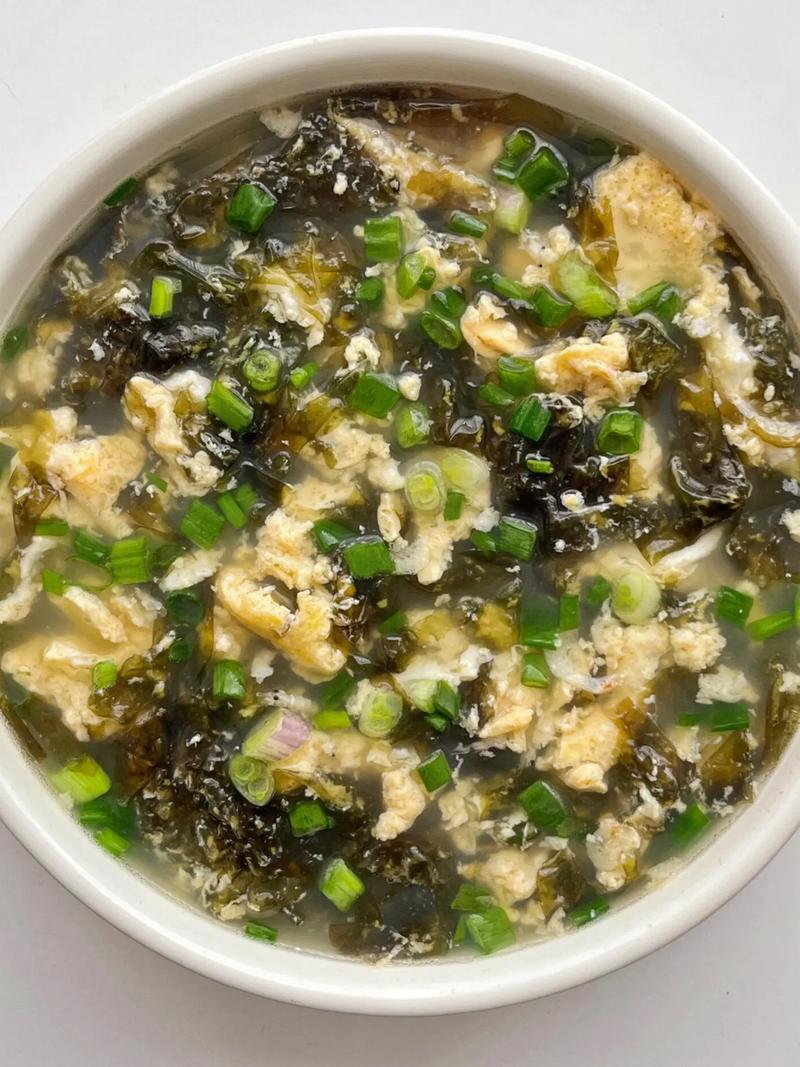 孕期喝紫菜蛋汤安全吗？紫菜与鸡蛋的营养搭配对胎儿发育有何影响？-第1张图片-郑州医学网