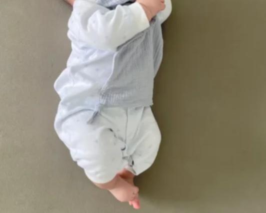 新生儿脚会抖动是正常生理现象还是异常信号？需警惕哪些潜在问题？-第2张图片-郑州医学网