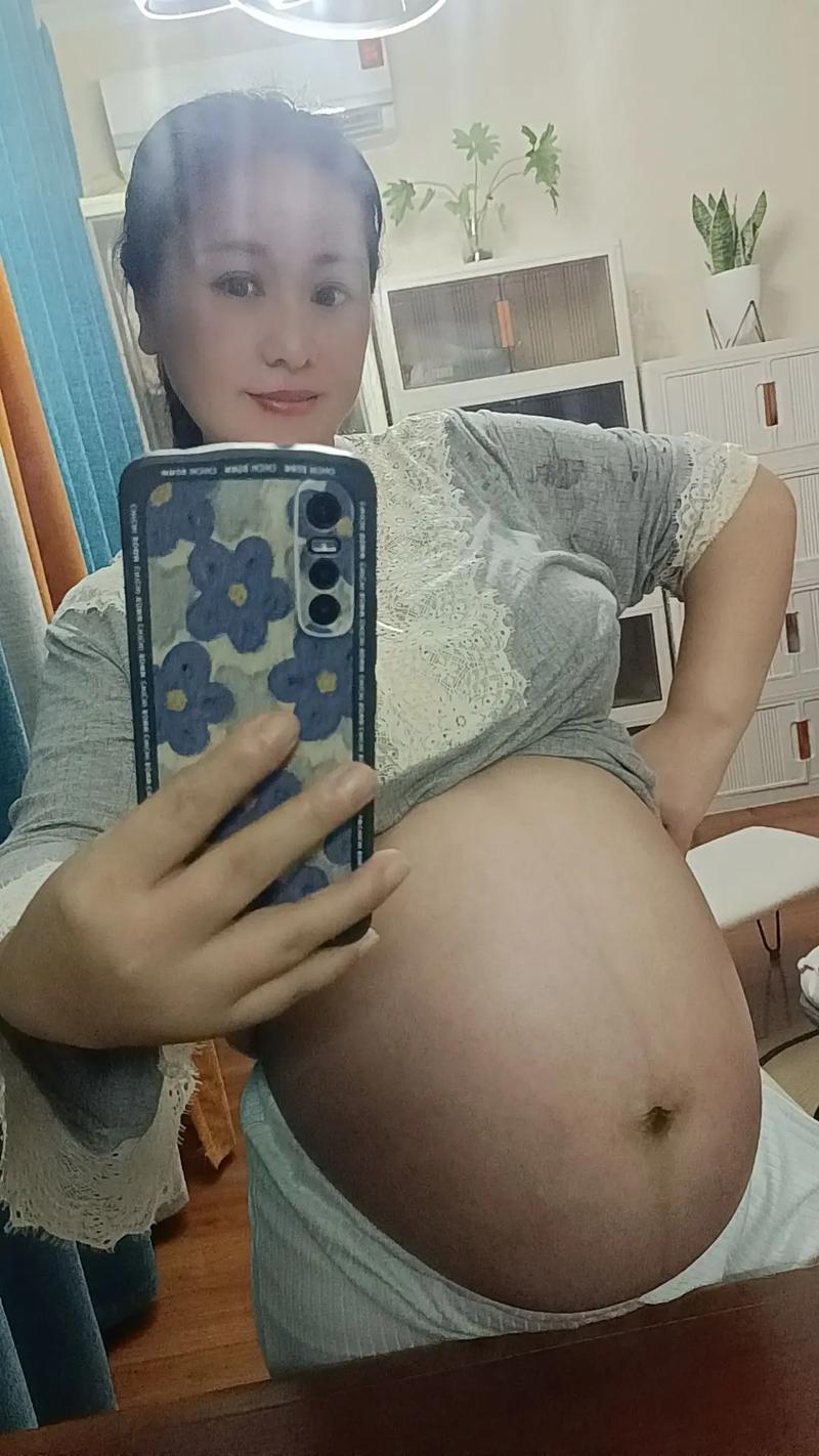 孕期肚子小真的能判断胎儿性别吗？科学依据在哪里？-第1张图片-郑州医学网